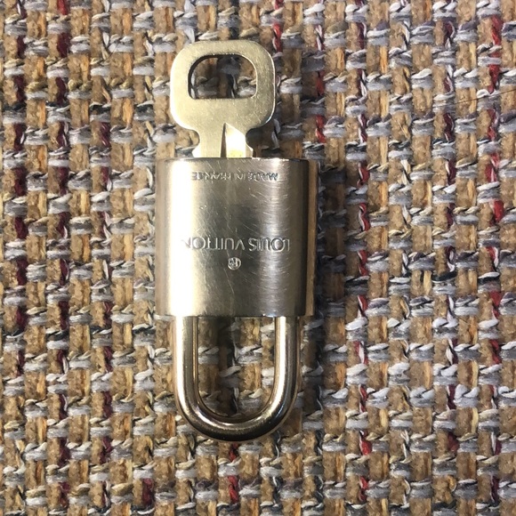 Louis Vuitton LV Gold Padlock Lock & Key 322 - Picture 9 of 11